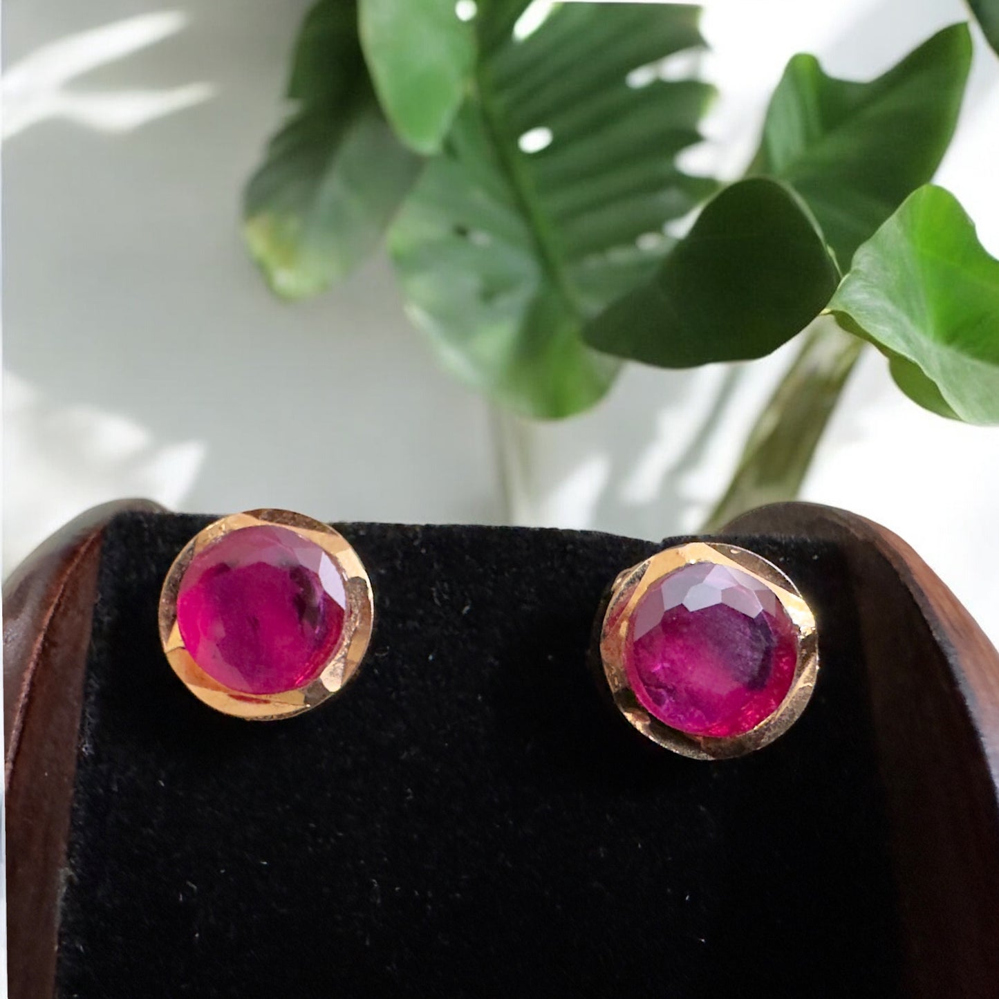 Single Stone Studs (round)