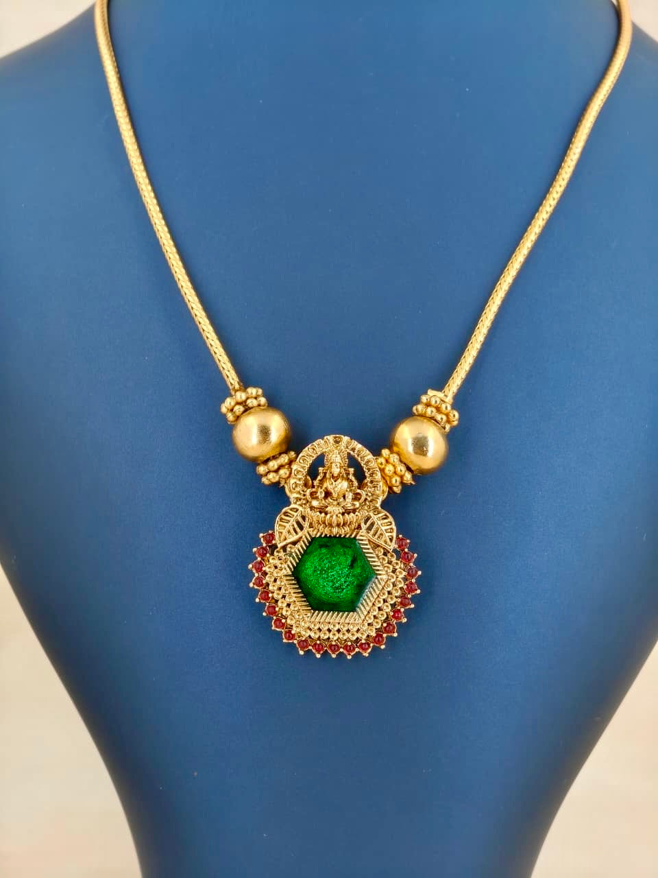 Beautiful Pendant Necklace Green