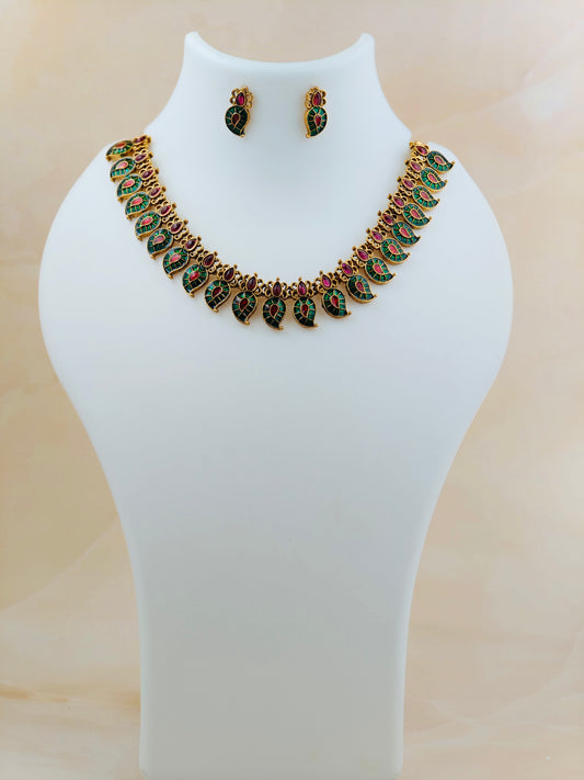 Classic Mango Necklace Green and Red