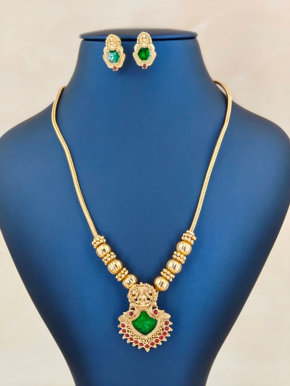 Single Palakka Pendant Necklace Green
