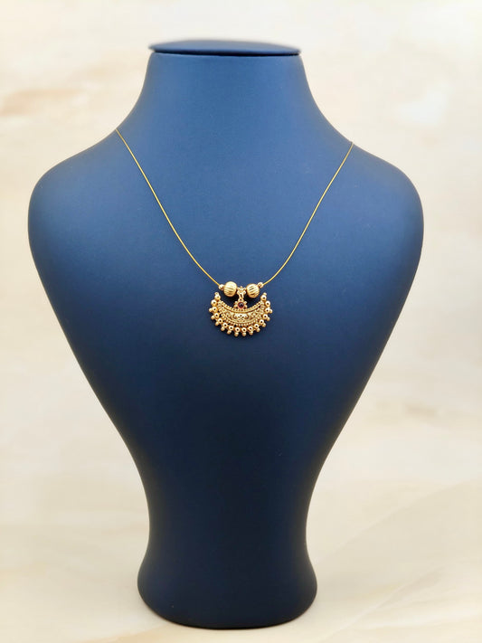 Single Moon Pendant Invisible Chain Red