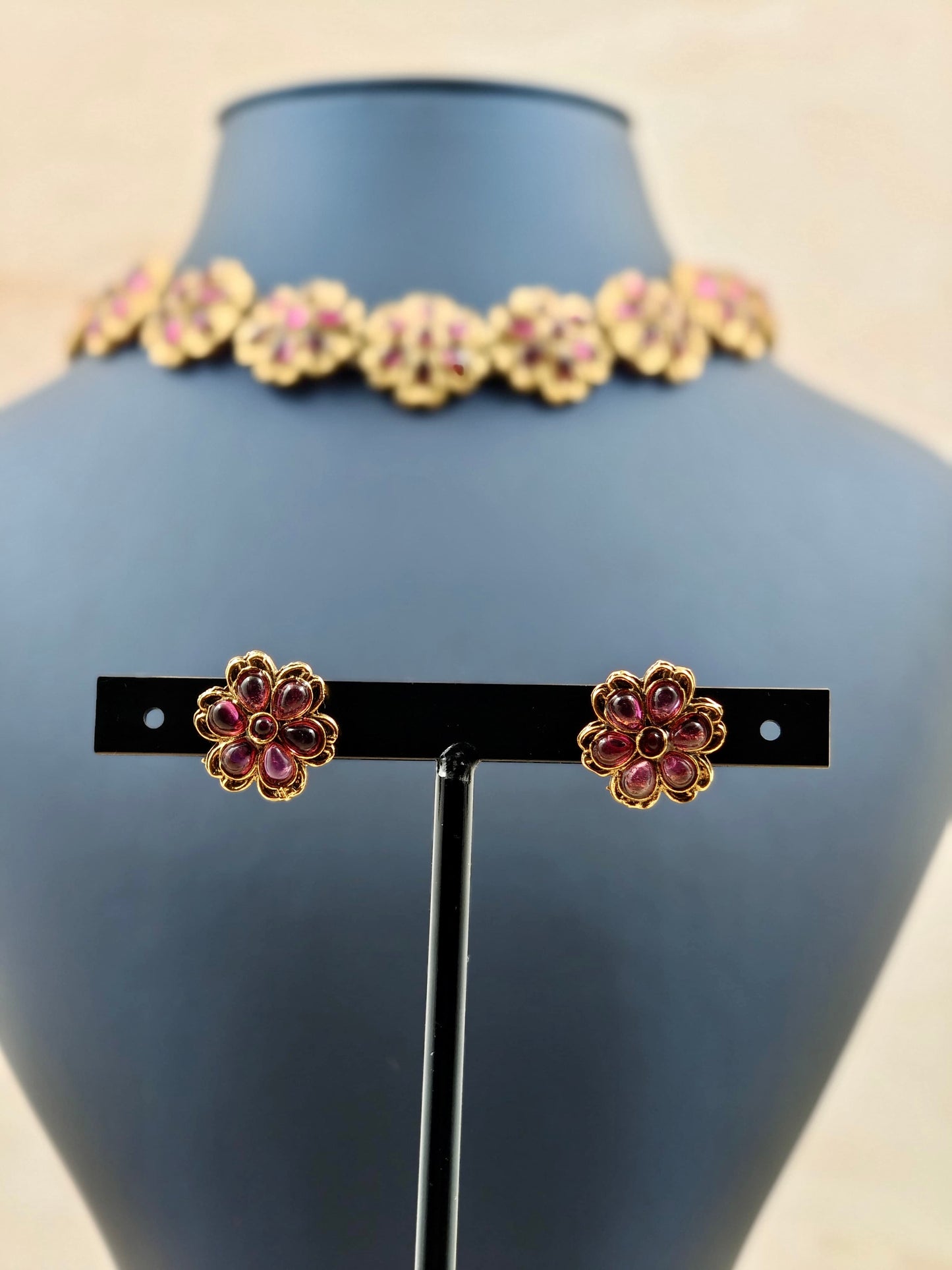 Trending Floral Pattern Necklace
