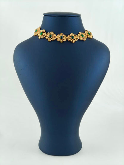 Elegant Choker with Emerald Stones