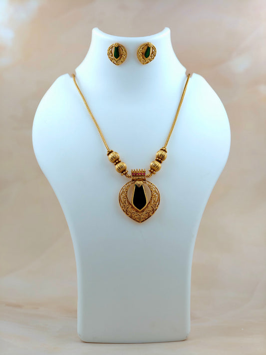 Traditional Nagapada Pendant Necklace Green