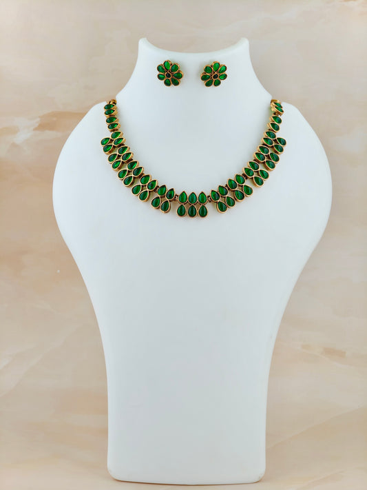 Beautiful Kemp Stone Necklace Green