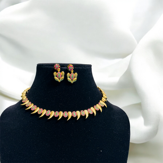 Simple Unique Design Necklace with Earrings