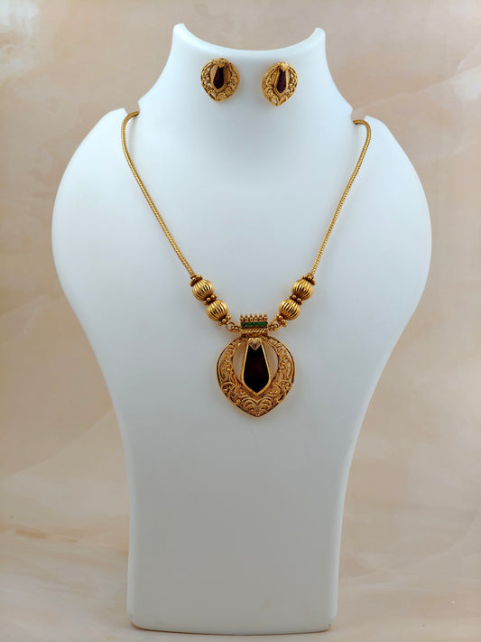 Traditional Nagapada Pendant Necklace Maroon