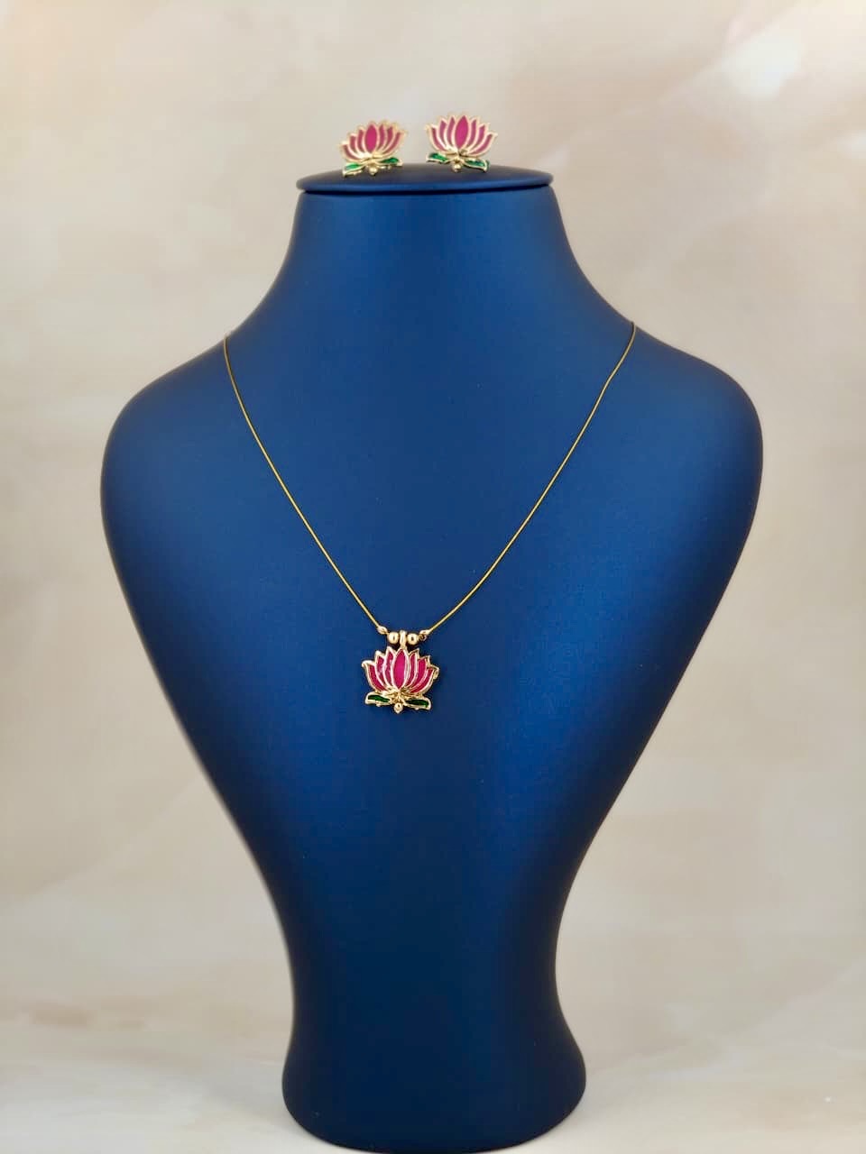 Single Lotus Pendant Invisible Necklace