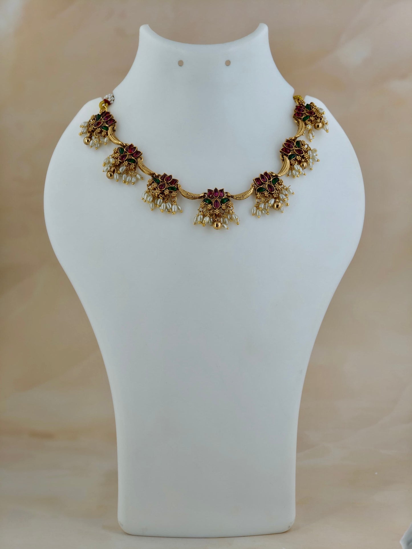 Beautiful Kemp Stone Lotus Necklace with Pearls