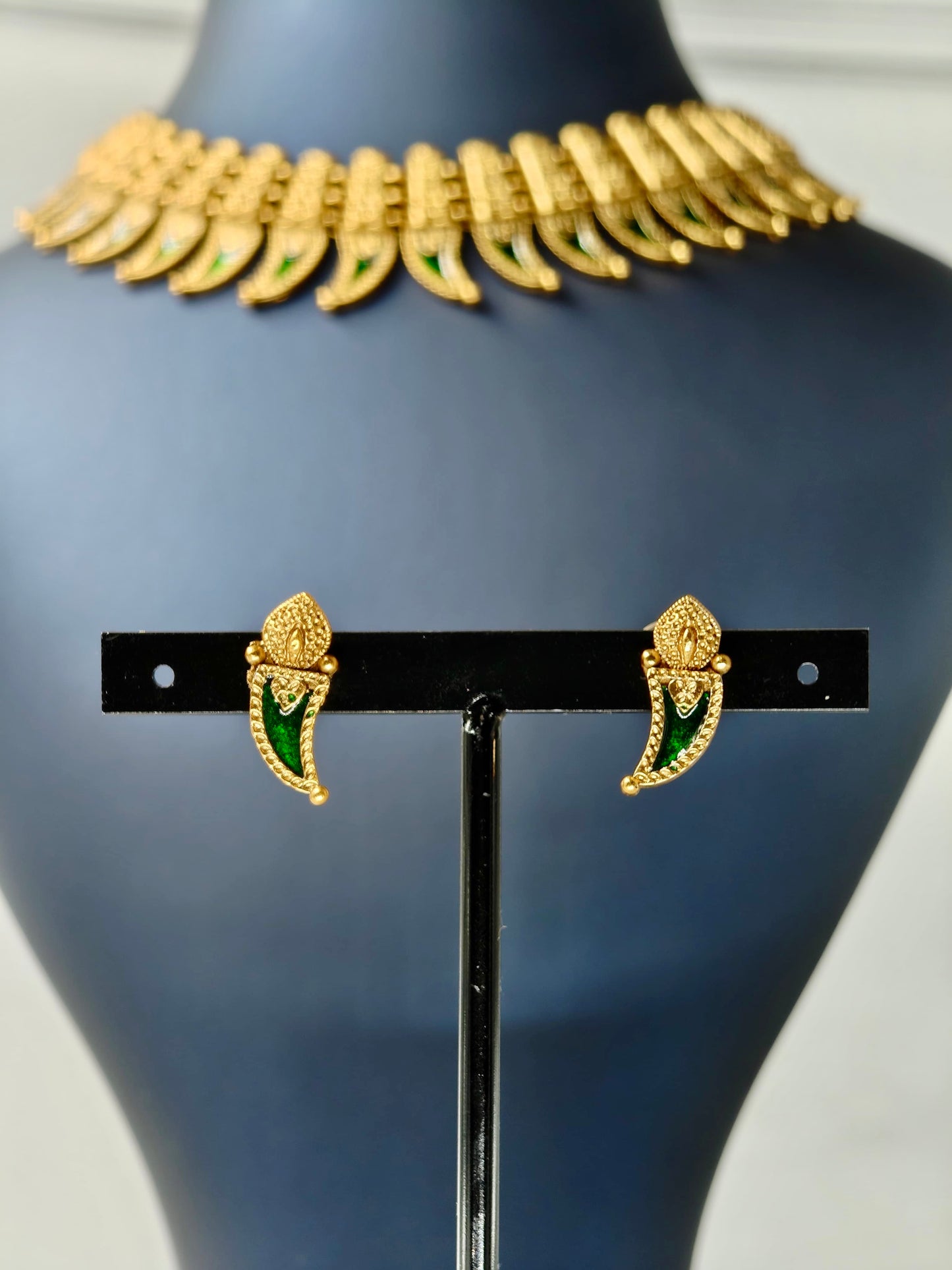 Traditional Pulinakha Necklace