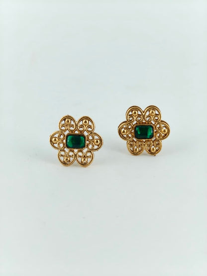 Elegant Choker with Emerald Stones