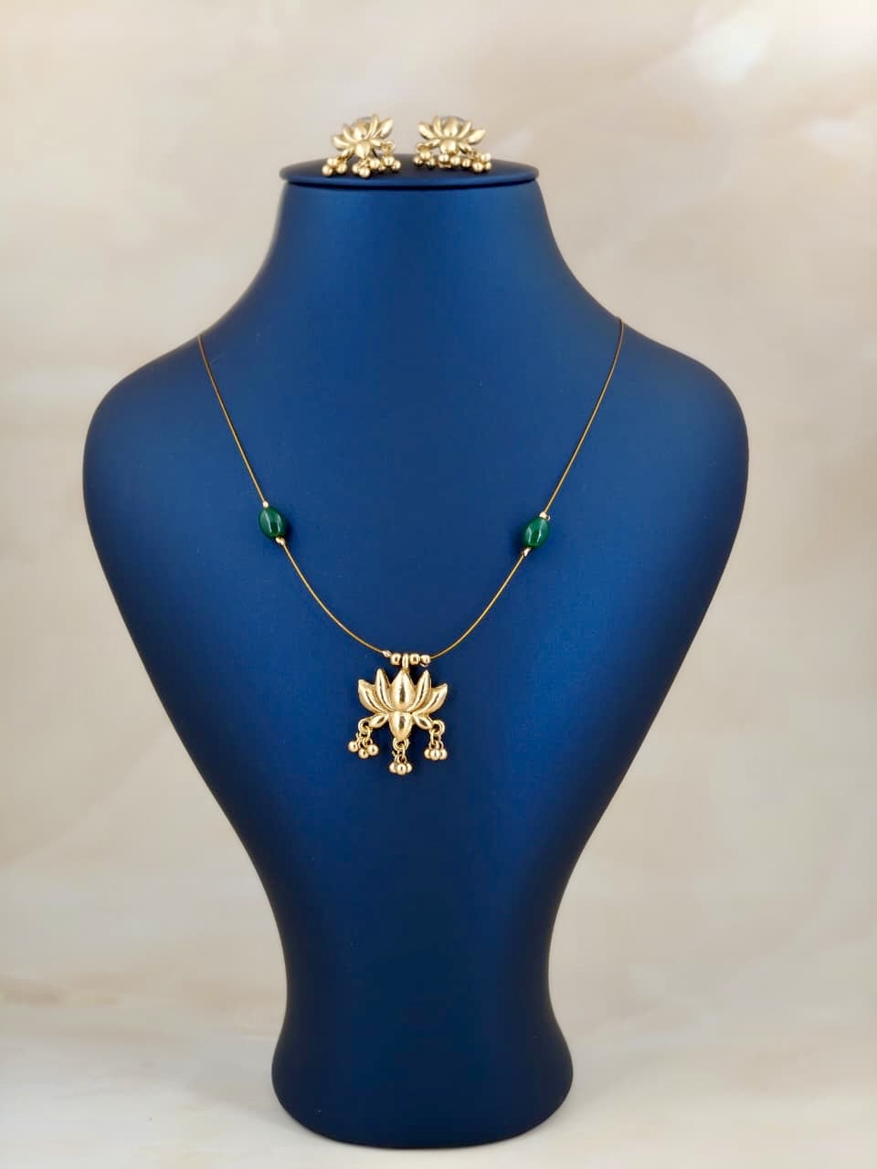 Single Pendant Lotus Invisible Necklace