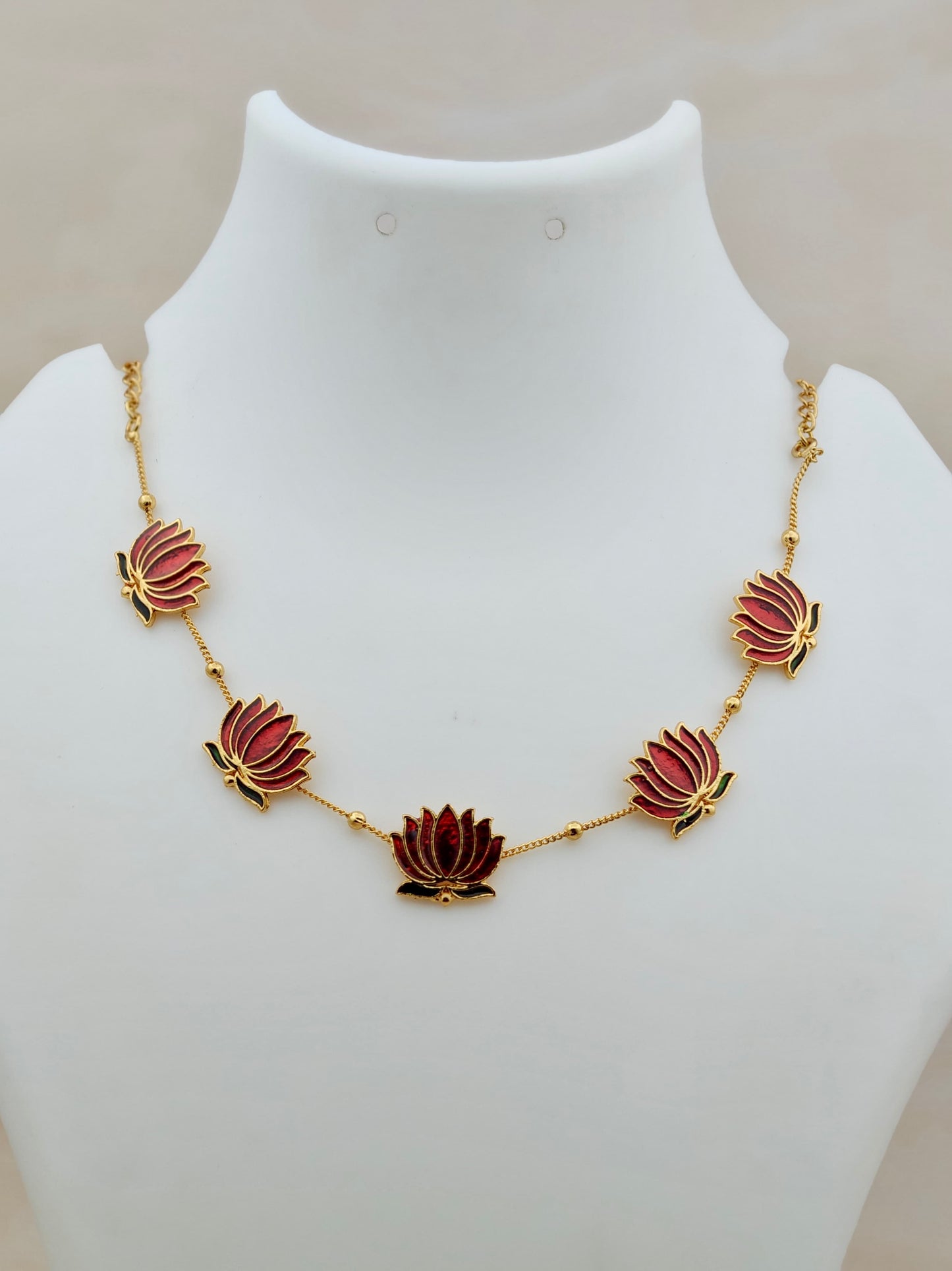 Trending Lotus Choker Maroon