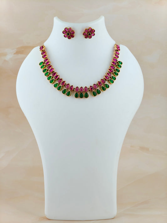 Beautiful Kemp Stone Necklace Ruby and Green