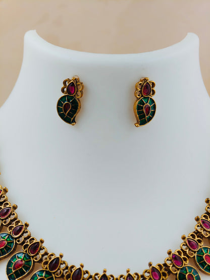 Classic Mango Necklace Green and Red
