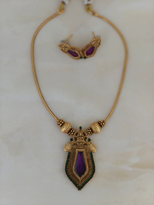 Vaadamalli Pendant Necklace