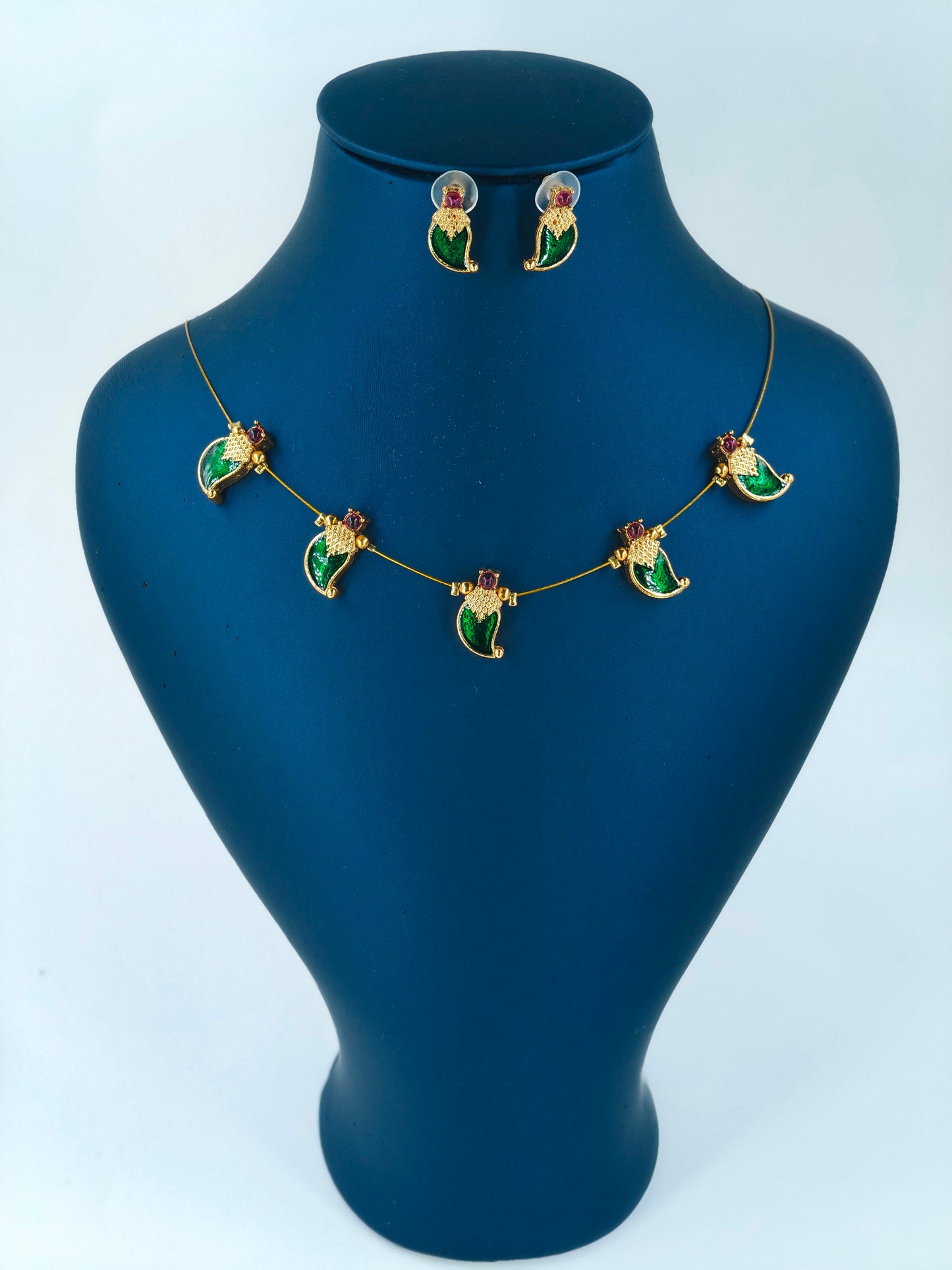 Beautiful Mango palakka Invisible Necklace Green